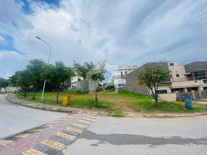 8 Marla Boulevard Plot For Sale | 40 Ft Front | Masjid Facing | Rafi Block 8 Marla Boulevard Plot For Sale | 40 Ft Front | Masjid Facing | Rafi Block