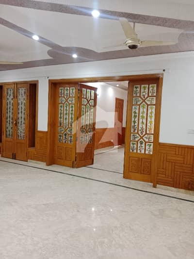 جی ۔ 11 اسلام آباد میں 6 کمروں کا 14 مرلہ مکان 3.5 لاکھ میں کرایہ پر دستیاب ہے۔