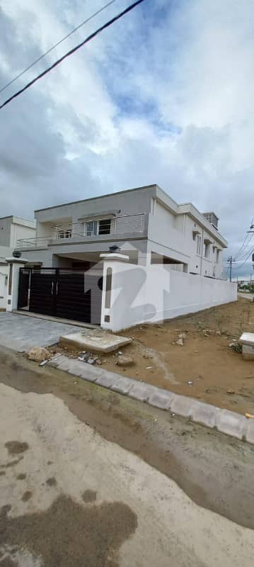 500 Yards. Bungalow Available For Sale In Falcon Malir