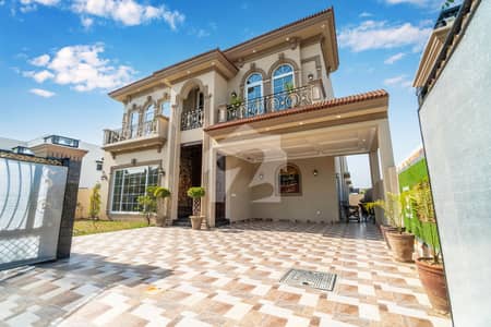 Sophisticated Living Starts Here | Stunning 1-Kanal Residence Sophisticated Living Starts Here | Stunning 1-Kanal Residence