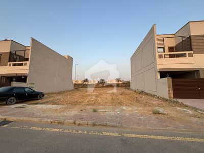 125 Sq Yd Boulevard Category Plot #327 Road-10 Fully West Open Precinct-10B! Prime Location: Parks, Mosque, Shopping Gallery & Commercial Hub Steps Away. Ideal for Residence or Investment. Call Now!