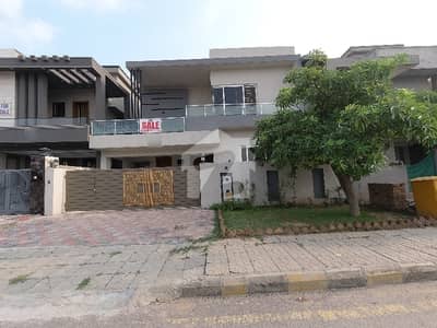 On Excellent Location Bahria Town Phase 8 - Block H House Sized 10 Marla