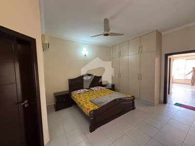 235sq yd villa FOR SALE in Precinct-27 near LONDON BRIDGE & JINNAH AVENUE. One Unit 3 Bedrooms, Drawning, Dining, Closed Italian Kitchen & TV Lounge. All amenities nearby including Parks, Mosques and Gallery. 10min Drive from Main Gate of BTK.
