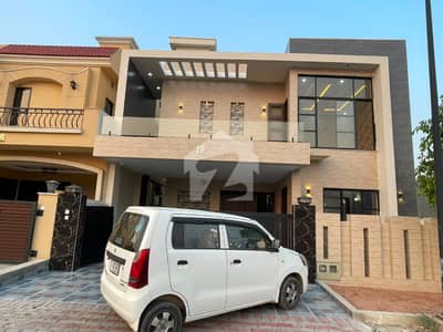 بحریہ انکلیو - سیکٹر سی 1 بحریہ انکلیو,بحریہ ٹاؤن,اسلام آباد میں 5 کمروں کا 10 مرلہ مکان 5.8 کروڑ میں برائے فروخت۔