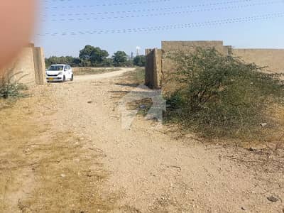 پورٹ قاسم بِن قاسم ٹاؤن,کراچی میں 96 کنال صنعتی زمین 75.0 کروڑ میں برائے فروخت۔
