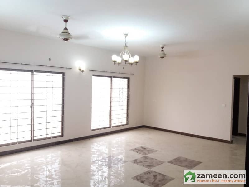 2700 Sq Feet 3rd Floor 3 Bedroom Apartment Available For Rent