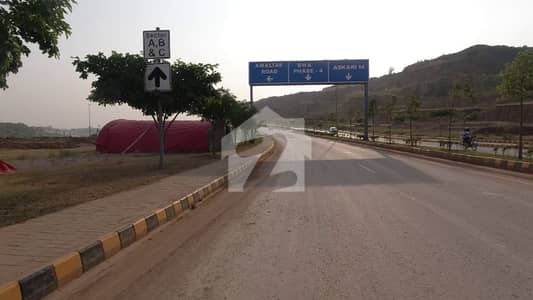 ڈی ایچ اے فیز 4 - سیکٹر ڈی ڈی ایچ اے ڈیفینس فیز 4,ڈی ایچ اے ڈیفینس,اسلام آباد میں 4 مرلہ کمرشل پلاٹ 3.9 کروڑ میں برائے فروخت۔