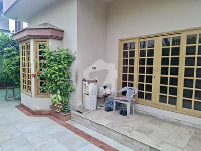 ڈی ایچ اے فیز 5 ڈی ایچ اے ڈیفینس,کراچی میں 6 کمروں کا 18 مرلہ مکان 5.0 لاکھ میں کرایہ پر دستیاب ہے۔