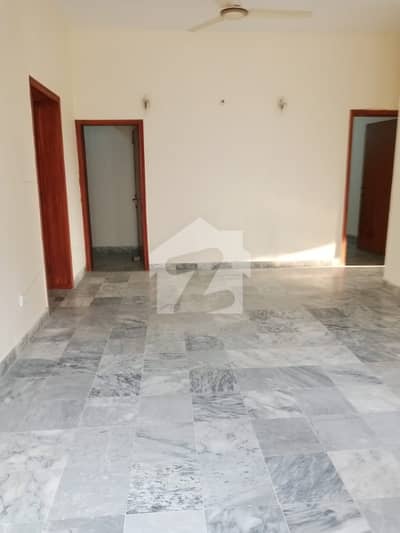 Prime Location 11 Marla Spacious House Available In Cantt For Sale