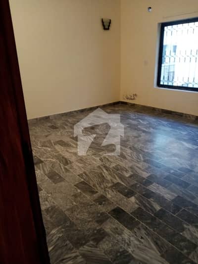 Prime Location 11 Marla Spacious House Available In Cantt For Sale