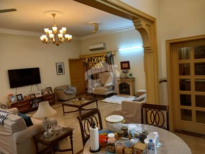 علامہ اقبال ٹاؤن لاہور میں 5 کمروں کا 10 مرلہ مکان 4.25 کروڑ میں برائے فروخت۔ علامہ اقبال ٹاؤن لاہور میں 5 کمروں کا 10 مرلہ مکان 4.25 کروڑ میں برائے فروخت۔