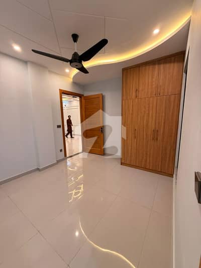 Bahria Town Phase 8 - Block I House Sized 5 Marla For Sale