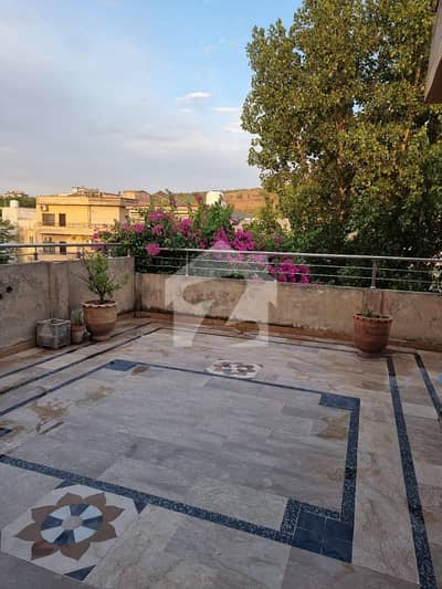 10 Marla Double Storey House 8 Bedrooms.