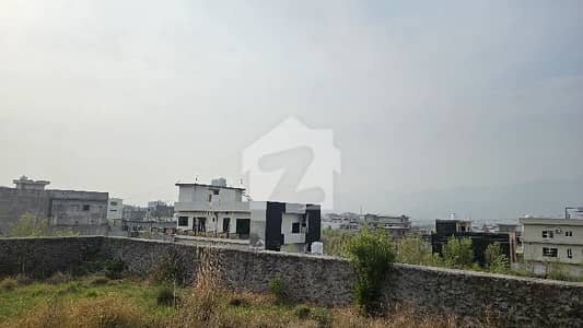 بنی گالہ اسلام آباد میں 1 کنال رہائشی پلاٹ 1.25 کروڑ میں برائے فروخت۔