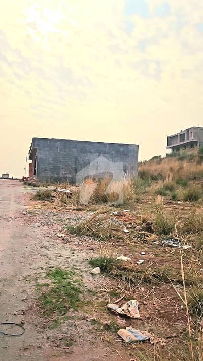 بنی گالہ اسلام آباد میں 5 مرلہ رہائشی پلاٹ 40.0 لاکھ میں برائے فروخت۔