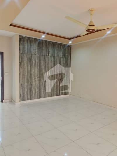 10 Marla House Available For Rent