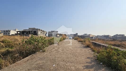بنی گالہ اسلام آباد میں 1 کنال رہائشی پلاٹ 1.85 کروڑ میں برائے فروخت۔