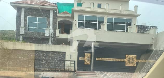 بنی گالہ اسلام آباد میں 8 کمروں کا 1 کنال مکان 8.0 کروڑ میں برائے فروخت۔