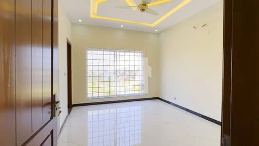1 Kanal Luxury Designer House Available For Rent In Soan Garden