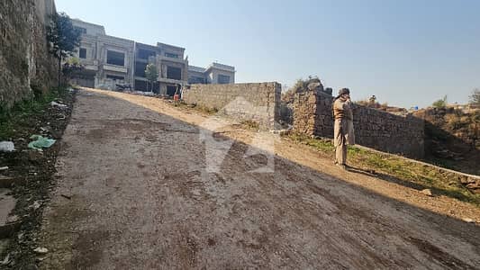 بنی گالہ اسلام آباد میں 7 مرلہ رہائشی پلاٹ 90.0 لاکھ میں برائے فروخت۔