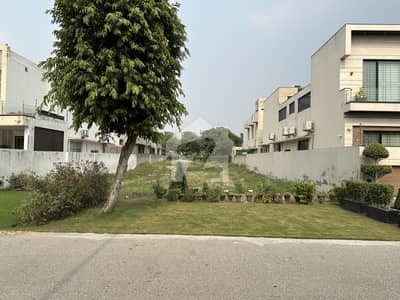 ڈی ایچ اے فیز 8 - بلاک زیڈ 6 ڈی ایچ اے فیز 8,ڈیفنس (ڈی ایچ اے),لاہور میں 10 مرلہ رہائشی پلاٹ 1.3 کروڑ میں برائے فروخت۔ ڈی ایچ اے فیز 8 - بلاک زیڈ 6 ڈی ایچ اے فیز 8,ڈیفنس (ڈی ایچ اے),لاہور میں 10 مرلہ رہائشی پلاٹ 1.3 کروڑ میں برائے فروخت۔