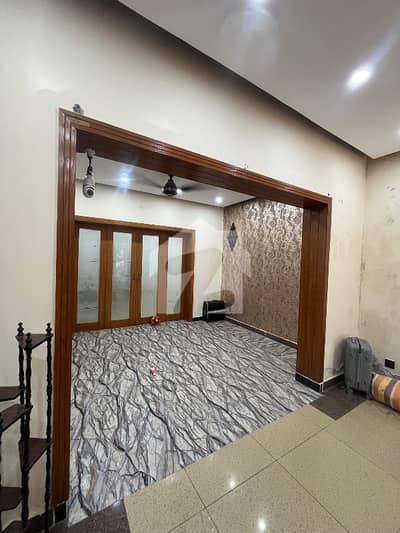 10 Marla Like New House For Rent