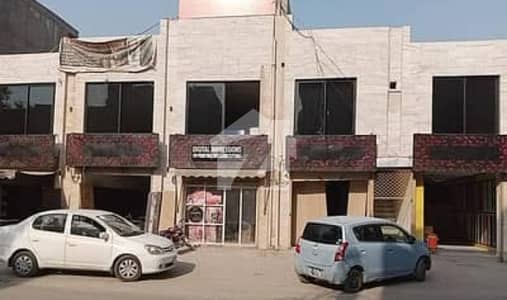 برکت مارکیٹ گارڈن ٹاؤن,لاہور میں 6 کمروں کا 4 کنال عمارت 12.5 ارب میں برائے فروخت۔