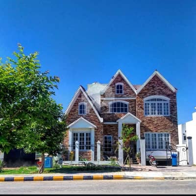 Sun Facing 8 Marla Plot Available For Sale In M Block