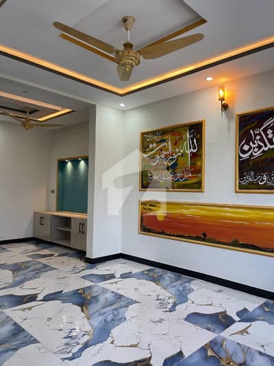 B17 E Block 8 Marla Top Location Cornor House Available For Sale