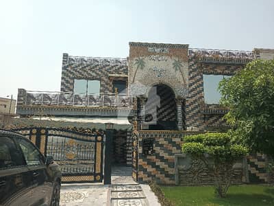 الجلیل گارڈن لاہور میں 6 کمروں کا 1 کنال مکان 3.5 کروڑ میں برائے فروخت۔ الجلیل گارڈن لاہور میں 6 کمروں کا 1 کنال مکان 3.5 کروڑ میں برائے فروخت۔