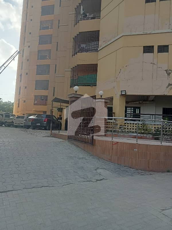 Ideal 2700 Square Feet Flat Available In Gulistan-E-Jauhar - Block 10, Karachi Ideal 2700 Square Feet Flat Available In Gulistan-E-Jauhar - Block 10, Karachi