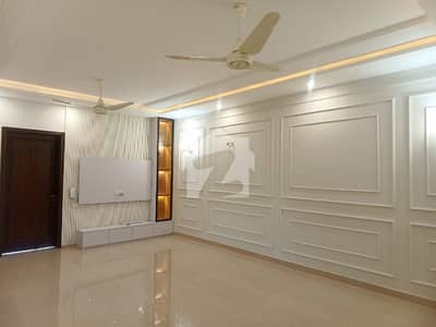 10 MARLA BRAND NEW CONDITION GOOD LUXURY EXCELLENT UPPER PORTION HOUSE FOR RENT IN GULBAHAR BLOCK BAHRIA TOWN LAHORE