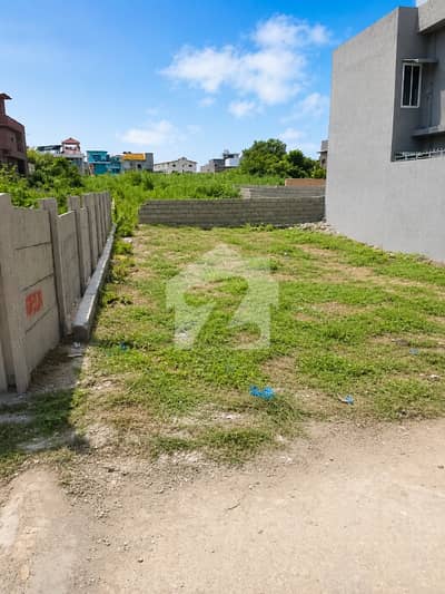 Golden Opportunity 10 Marla Prime Plot for Sale!