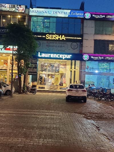 ڈی ایچ اے فیز 3 - بلاک وائے فیز 3,ڈیفنس (ڈی ایچ اے),لاہور میں 8 مرلہ عمارت 5.25 لاکھ میں کرایہ پر دستیاب ہے۔