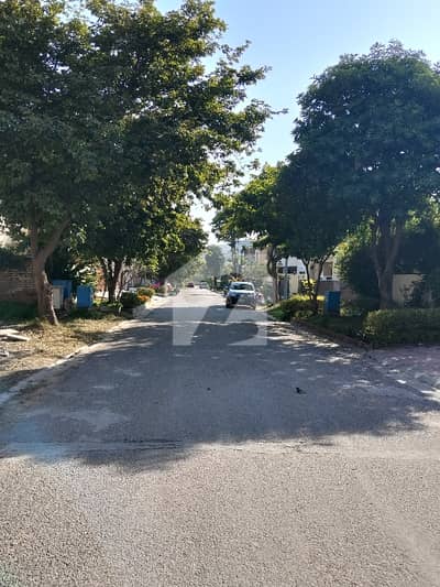 BEAUTIFUL LOCATION ONE KANAL PLOT AVAILABLE FOR SALE