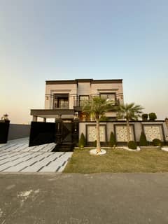 1 KANAL BRAND NEW FULLY FURNISHED VILLA FOR SALE