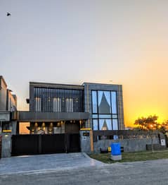 1 KANAL BRAND NEW LUXURY HOUSE FOR SALE