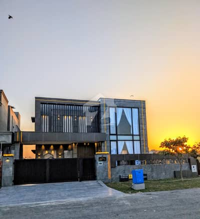 1 KANAL BRAND NEW LUXURY HOUSE FOR SALE
