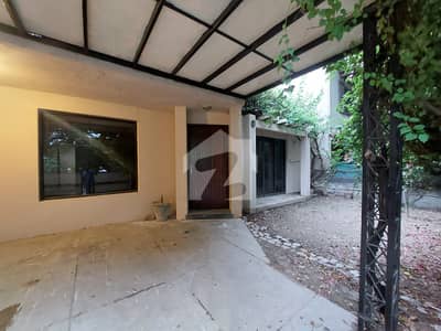 8 Kanal Beautiful Location House Is Available For Sale
