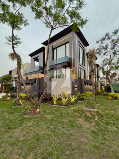 1 KANAL CORNER FULLY FURNISHED HOUSE NEAR DOLMEN MALL