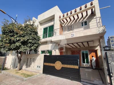 8 Marla Brand New House For Rent
