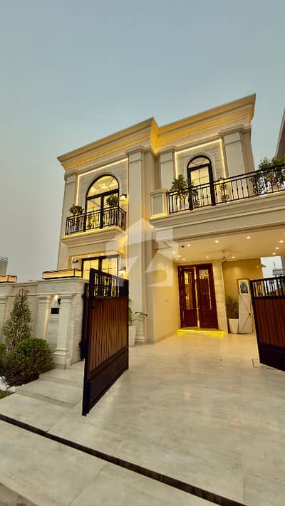 8 Marla Lavish Brand New Bungalow For Sale