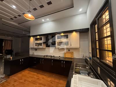 Spacious Bungalow 400 Yard Slightly Use 2023 Constriction Available For Sale Jauhar block 3