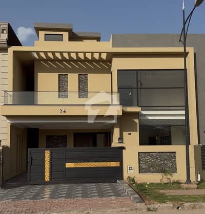 بحریہ انکلیو - سیکٹر سی 1 بحریہ انکلیو,بحریہ ٹاؤن,اسلام آباد میں 5 کمروں کا 10 مرلہ مکان 6.5 کروڑ میں برائے فروخت۔