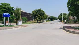 10 Marla Plot Near Park & Mosque