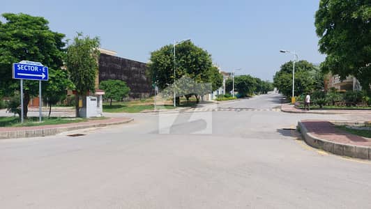 10 Marla Plot Near Park & Mosque