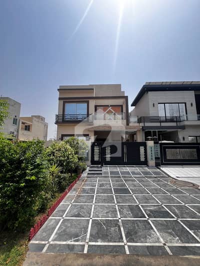 8 Marla Modern Design Slightly Used Well Maintained House