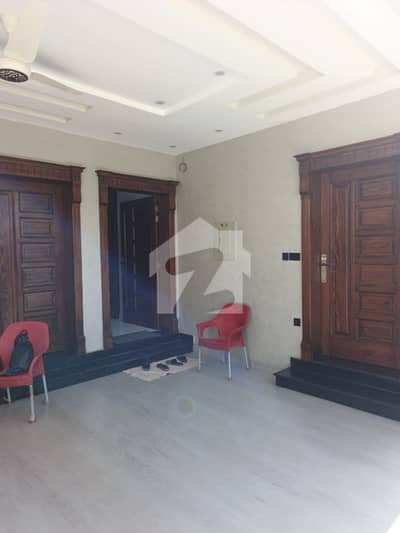 10 Marla House for Sale in Block D Prime Location, Ideal Family Home