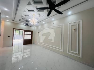 10 MARLA OWNER BUILT BEAUTIFUL HOUSE 10 MARLA OWNER BUILT BEAUTIFUL HOUSE