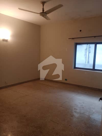 In G-10 600 Square Yards Upper Portion For rent